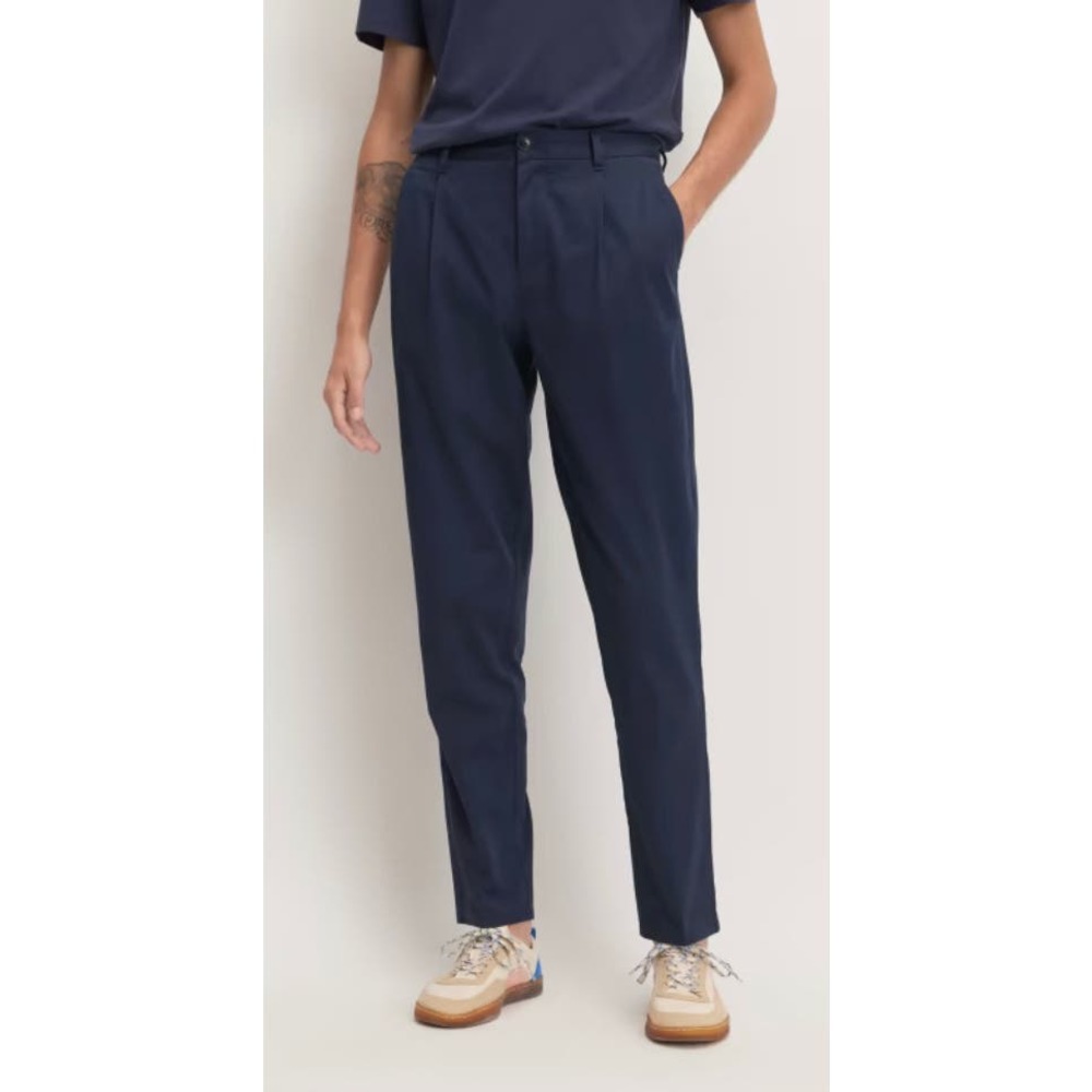 Everlane Men’s 32x30 Navy Blue Organic Cotton Pleated Chino